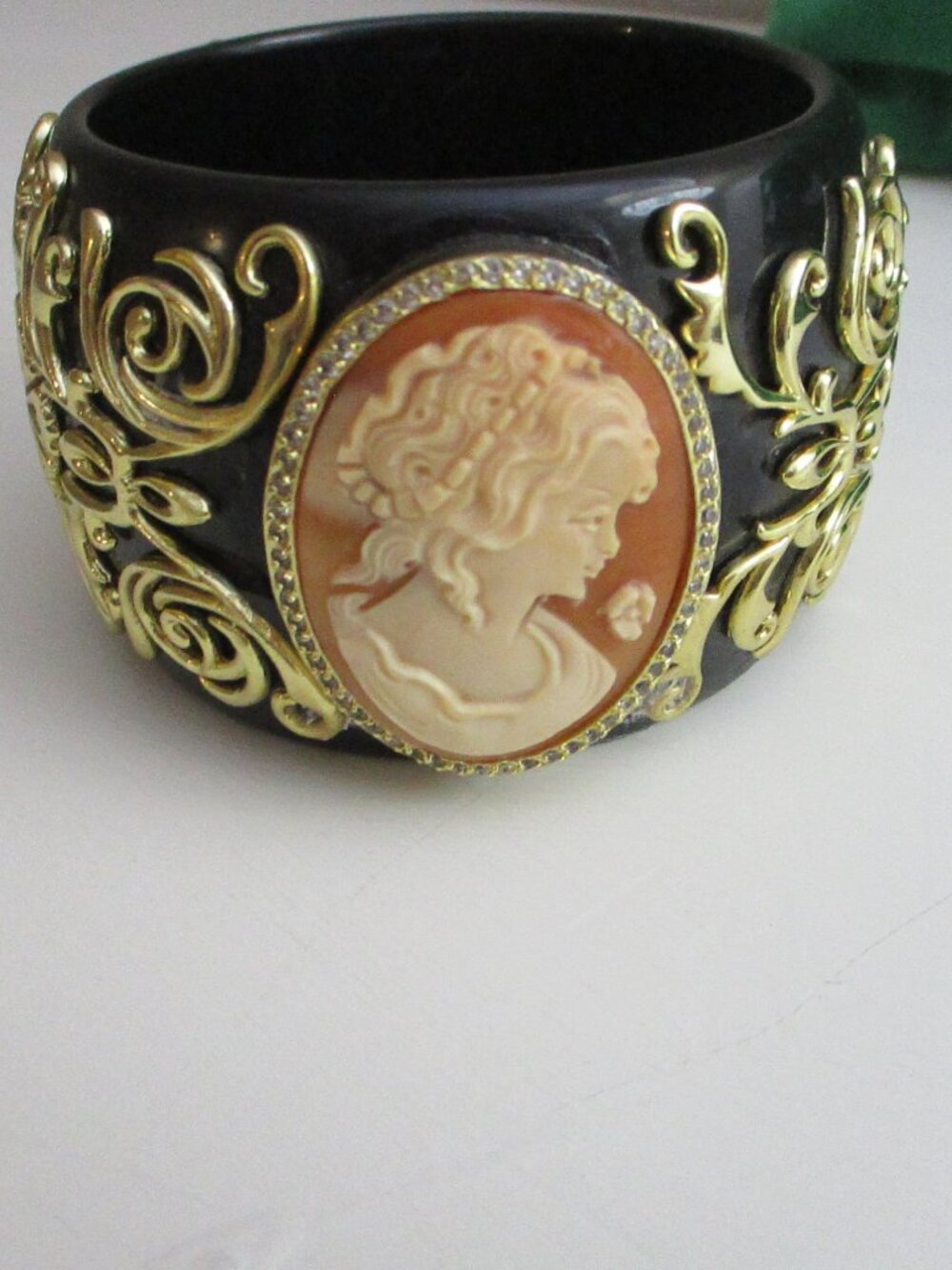 HSN AMEDEO ROCCO RESIN BANGLE SIZE AVERAGE NEW